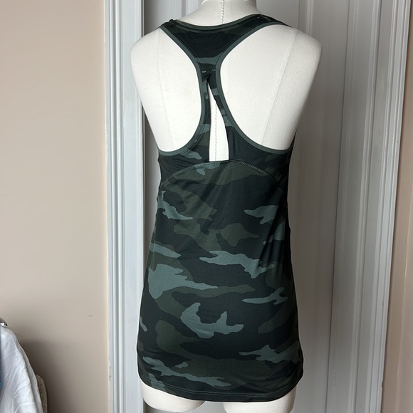 Athleta‎ - Picture 4 of 9